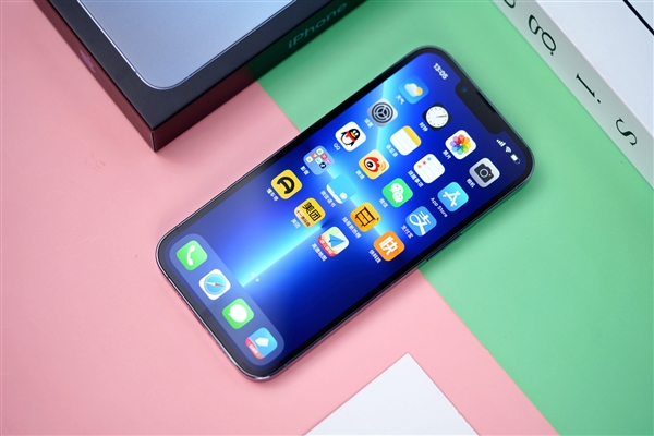 蘋(píng)果首次干掉劉海！消息稱iPhone 14將采用打孔屏、后攝不凸起